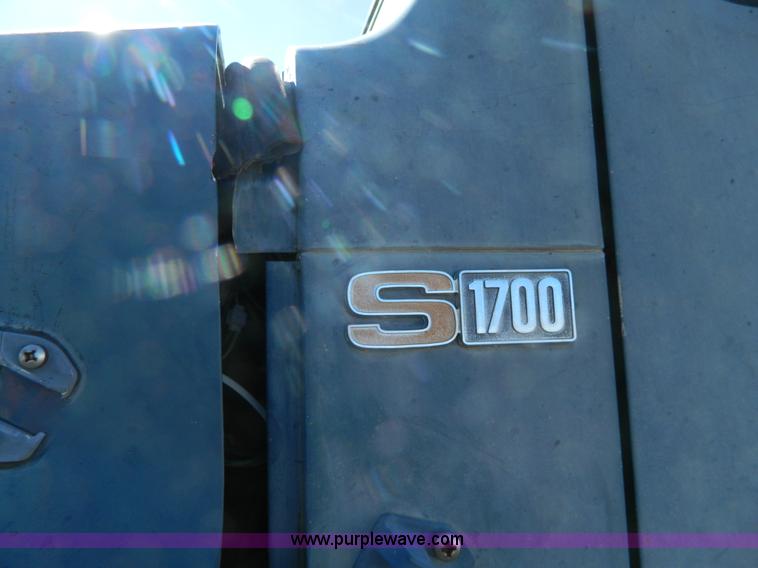 image for item BQ9975 1986 International S1700 dump truck
