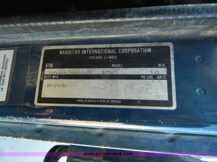 image for item BQ9975 1986 International S1700 dump truck