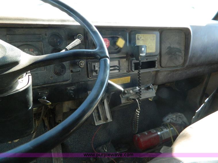 image for item BQ9975 1986 International S1700 dump truck