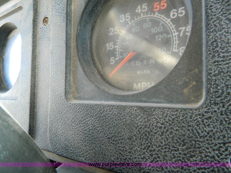 image for item BQ9975 1986 International S1700 dump truck