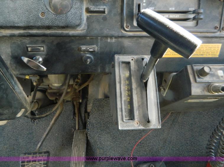 image for item BQ9975 1986 International S1700 dump truck