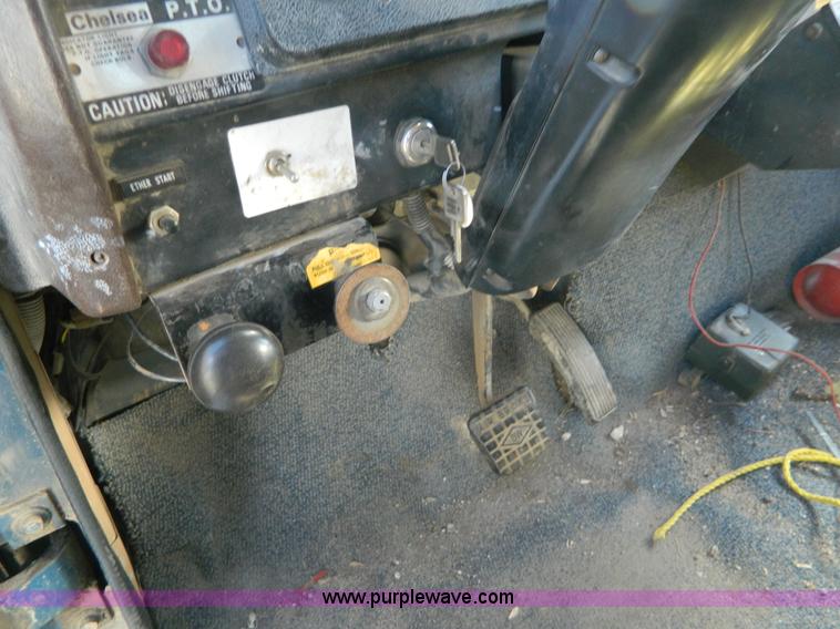 image for item BQ9975 1986 International S1700 dump truck