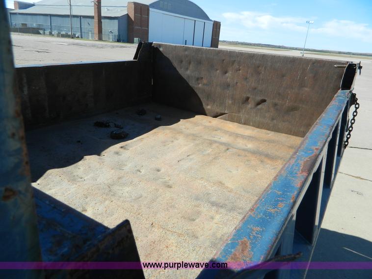 image for item BQ9975 1986 International S1700 dump truck