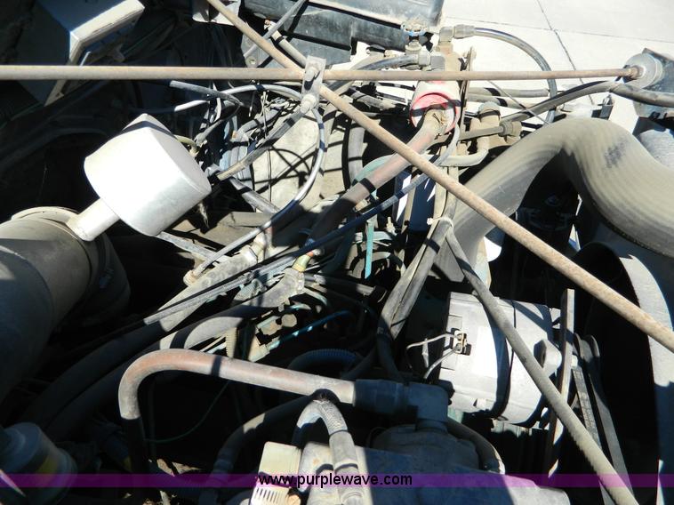 image for item BQ9975 1986 International S1700 dump truck