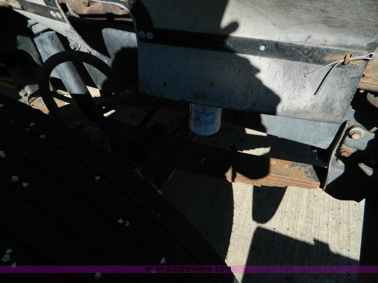 image for item BQ9975 1986 International S1700 dump truck