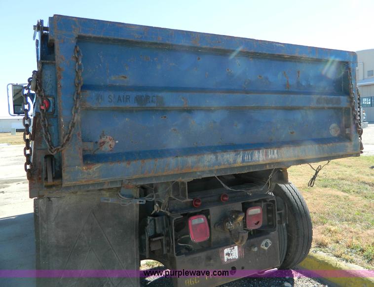 image for item BQ9975 1986 International S1700 dump truck