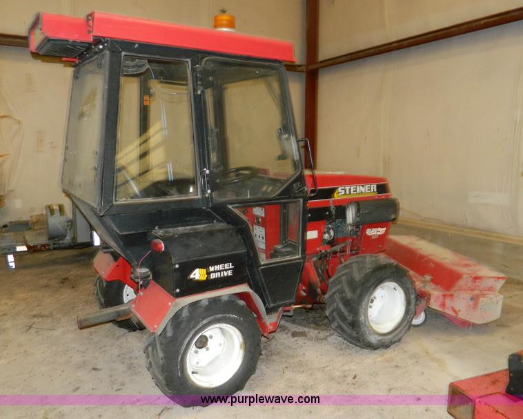 image for item BQ9976 1989 Steiner 525 4WD tractor
