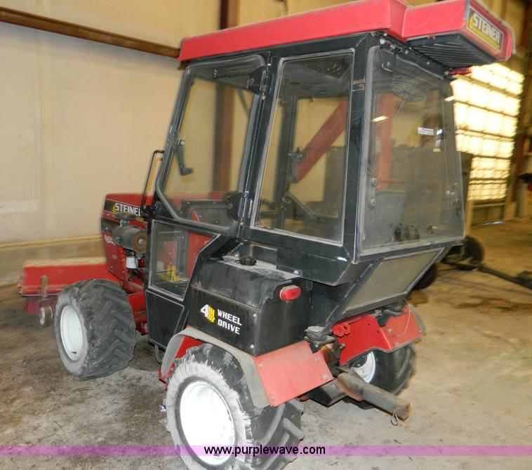 image for item BQ9976 1989 Steiner 525 4WD tractor