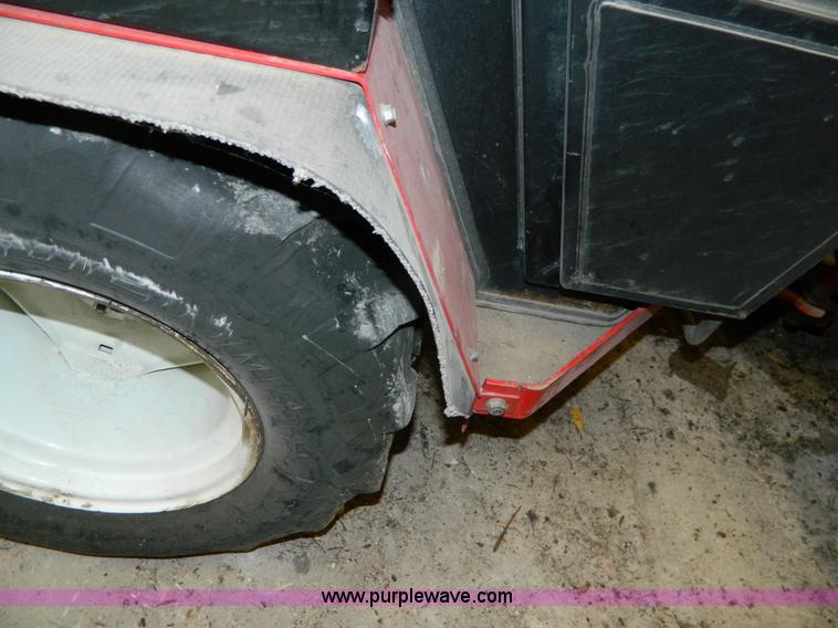 image for item BQ9976 1989 Steiner 525 4WD tractor