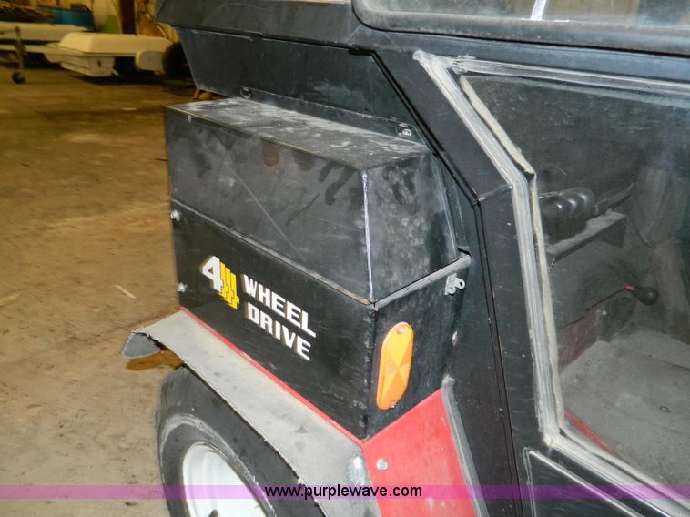 image for item BQ9976 1989 Steiner 525 4WD tractor