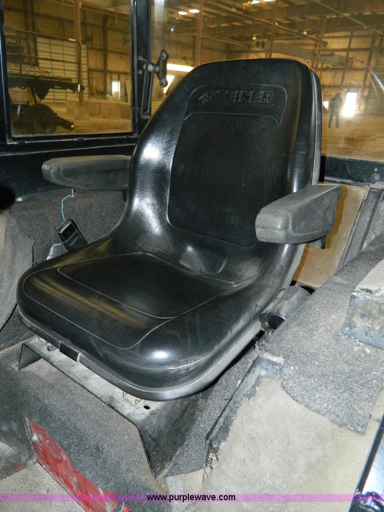 image for item BQ9976 1989 Steiner 525 4WD tractor