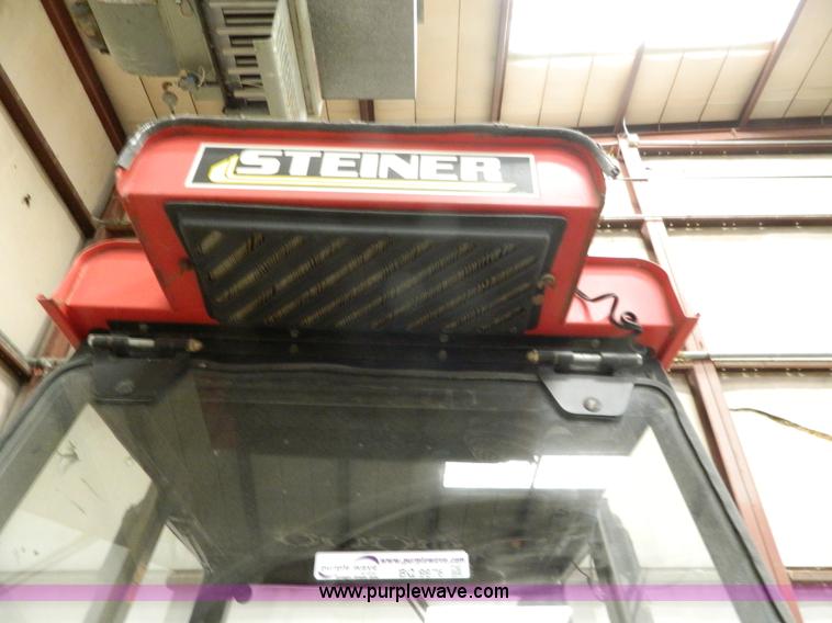 image for item BQ9976 1989 Steiner 525 4WD tractor