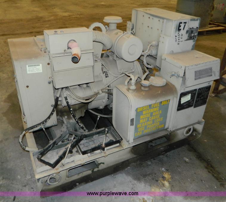image for item BQ9979 1986 US Army MEP002A generator