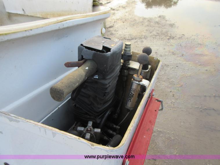 image for item I1857 2000 Ford F550 bucket truck