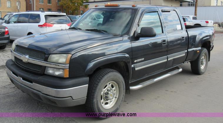image for item I6321 2003 Chevrolet Silverado 1500HD Crew Cab pickup truck