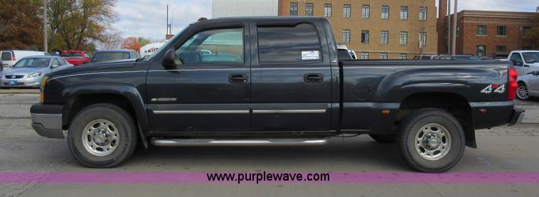 image for item I6321 2003 Chevrolet Silverado 1500HD Crew Cab pickup truck