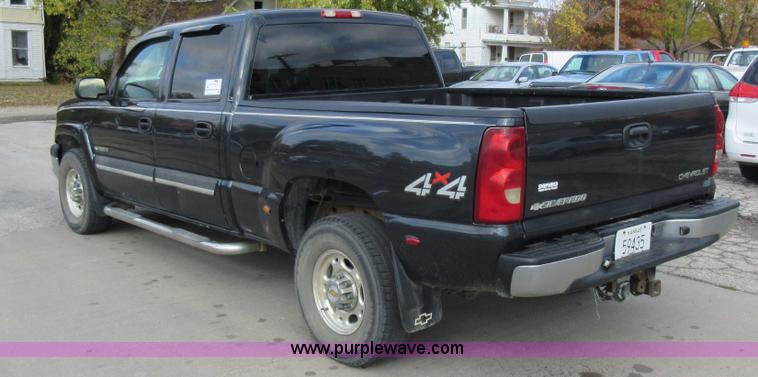 image for item I6321 2003 Chevrolet Silverado 1500HD Crew Cab pickup truck
