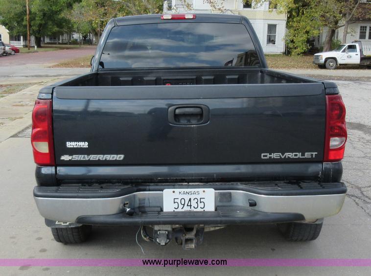 image for item I6321 2003 Chevrolet Silverado 1500HD Crew Cab pickup truck