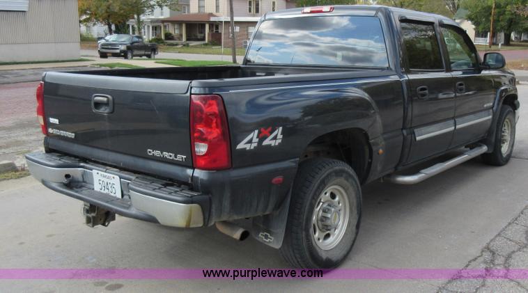 image for item I6321 2003 Chevrolet Silverado 1500HD Crew Cab pickup truck