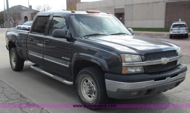 image for item I6321 2003 Chevrolet Silverado 1500HD Crew Cab pickup truck
