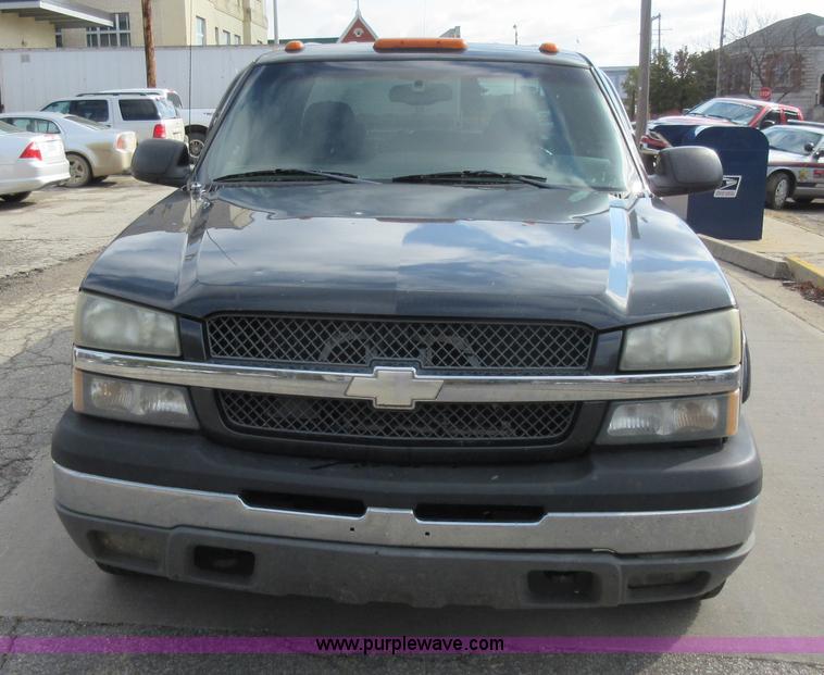 image for item I6321 2003 Chevrolet Silverado 1500HD Crew Cab pickup truck