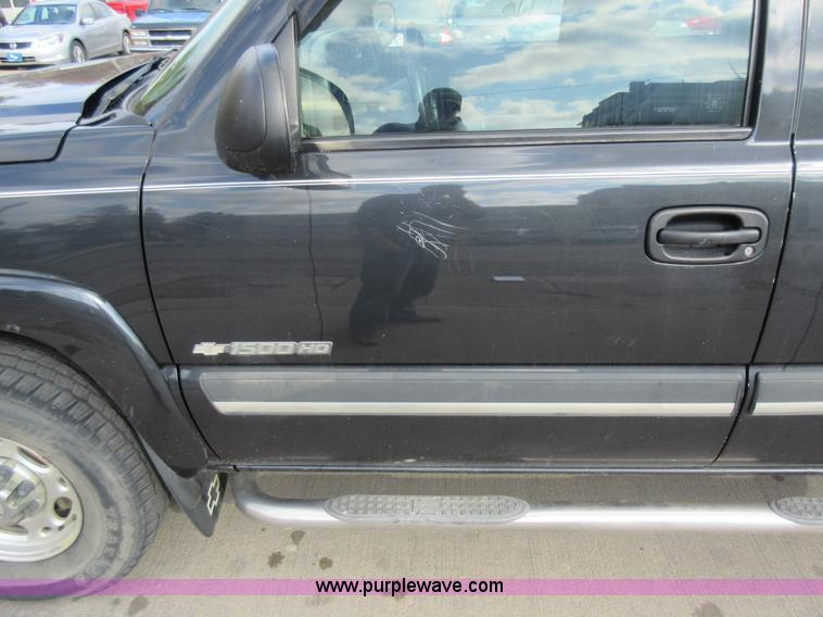 image for item I6321 2003 Chevrolet Silverado 1500HD Crew Cab pickup truck