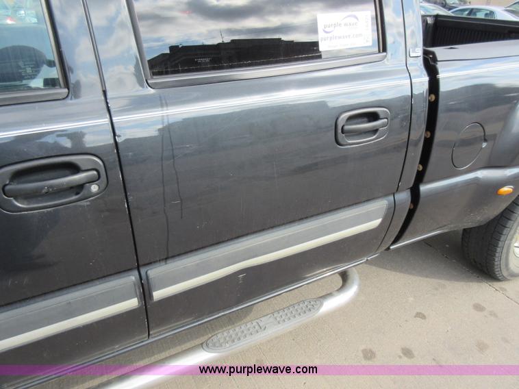 image for item I6321 2003 Chevrolet Silverado 1500HD Crew Cab pickup truck