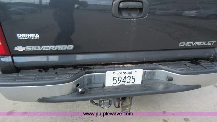 image for item I6321 2003 Chevrolet Silverado 1500HD Crew Cab pickup truck