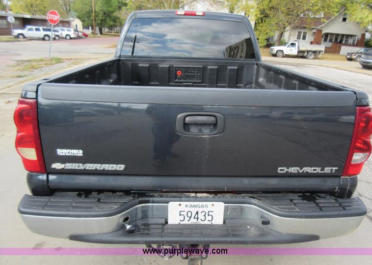 image for item I6321 2003 Chevrolet Silverado 1500HD Crew Cab pickup truck