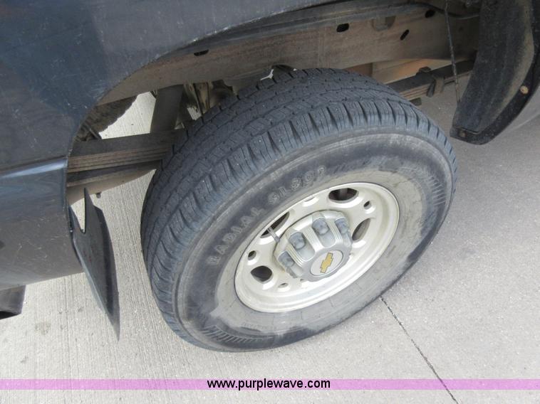 image for item I6321 2003 Chevrolet Silverado 1500HD Crew Cab pickup truck