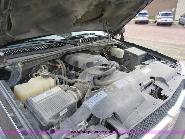 image for item I6321 2003 Chevrolet Silverado 1500HD Crew Cab pickup truck