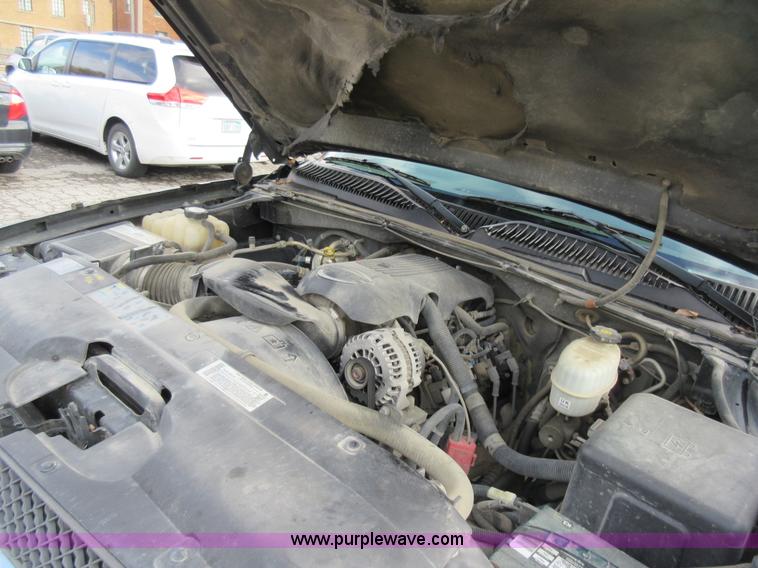 image for item I6321 2003 Chevrolet Silverado 1500HD Crew Cab pickup truck