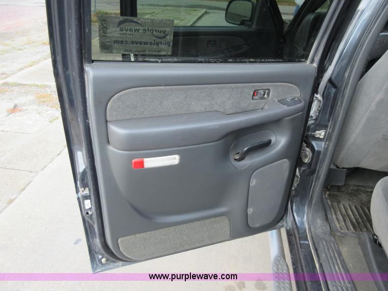 image for item I6321 2003 Chevrolet Silverado 1500HD Crew Cab pickup truck