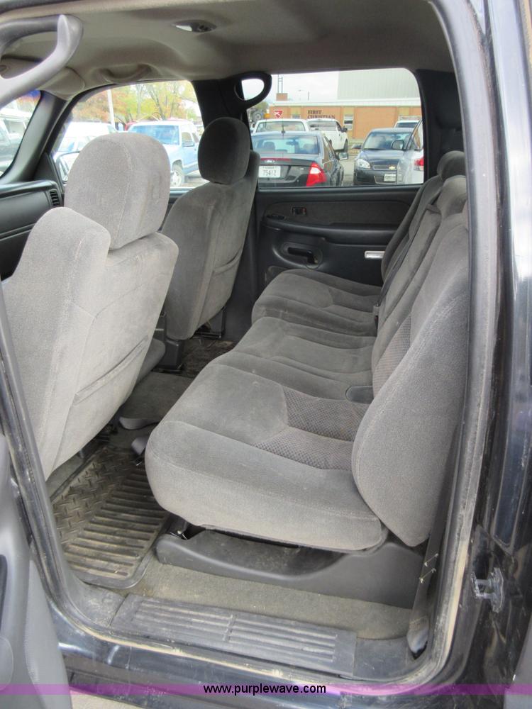 image for item I6321 2003 Chevrolet Silverado 1500HD Crew Cab pickup truck