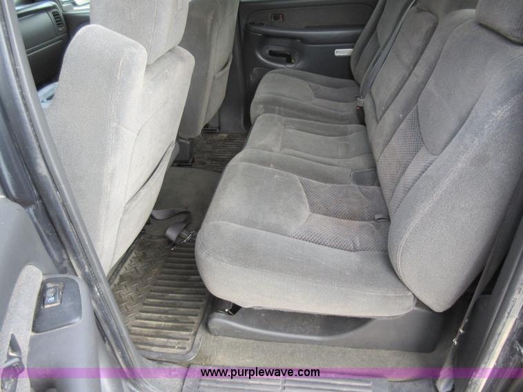 image for item I6321 2003 Chevrolet Silverado 1500HD Crew Cab pickup truck