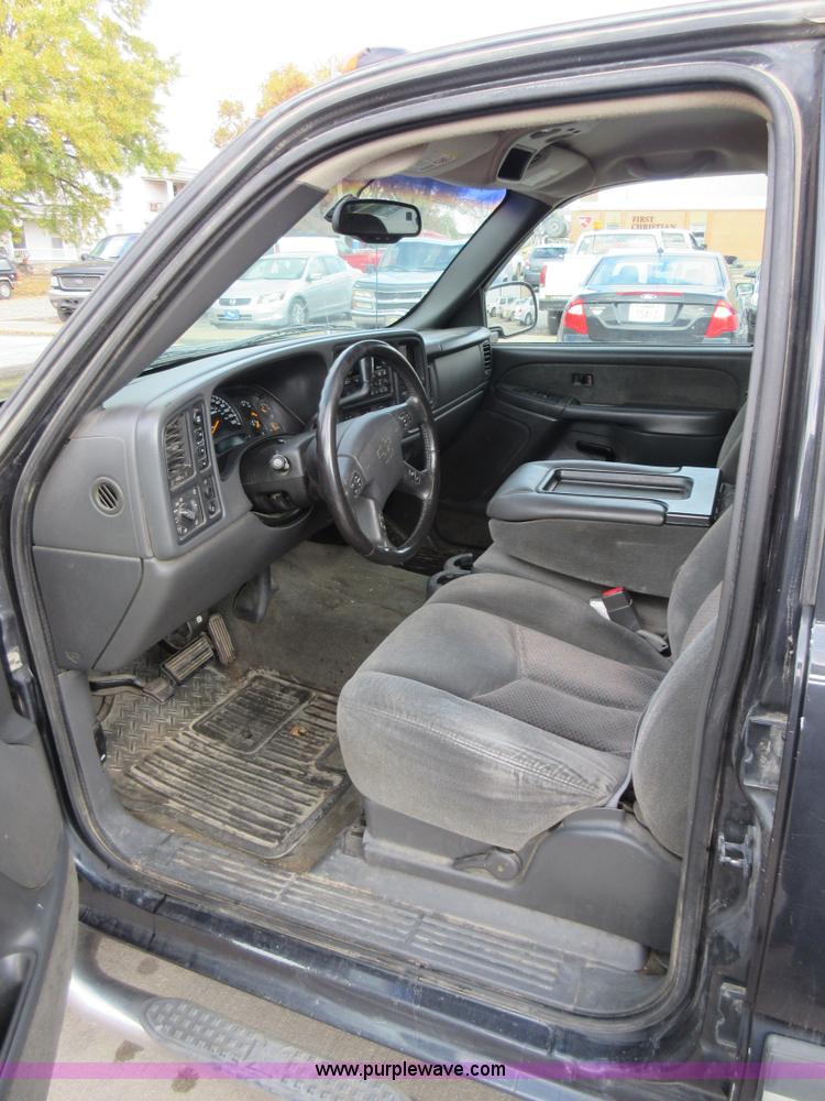 image for item I6321 2003 Chevrolet Silverado 1500HD Crew Cab pickup truck