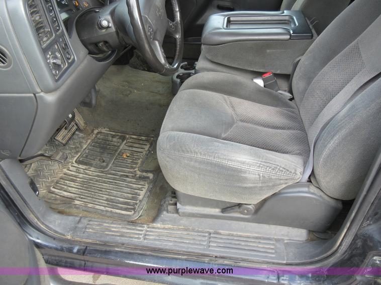 image for item I6321 2003 Chevrolet Silverado 1500HD Crew Cab pickup truck