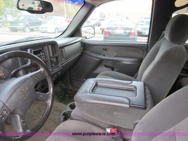 image for item I6321 2003 Chevrolet Silverado 1500HD Crew Cab pickup truck