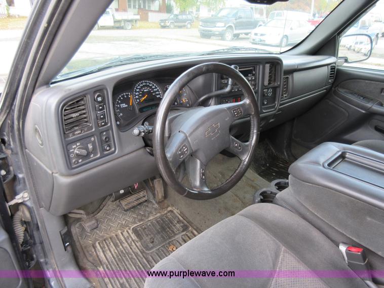 image for item I6321 2003 Chevrolet Silverado 1500HD Crew Cab pickup truck