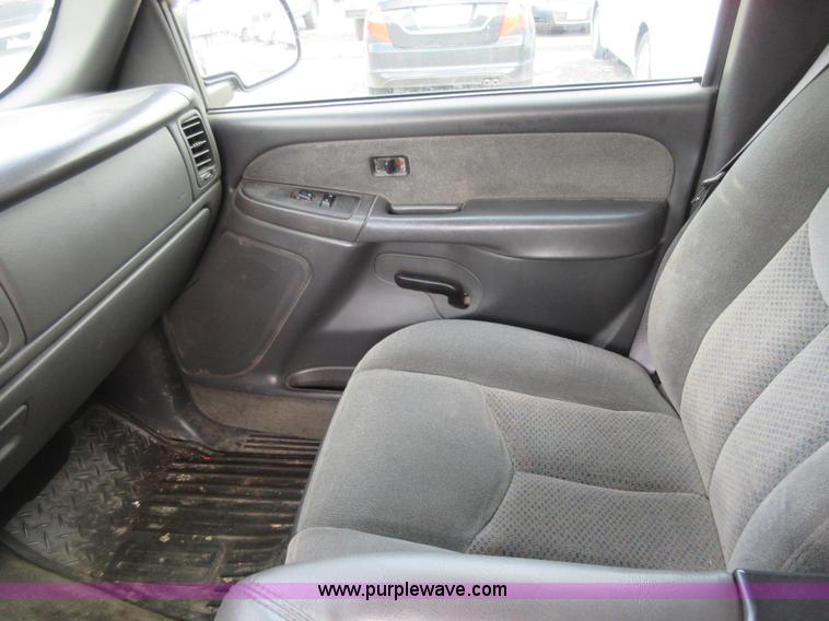 image for item I6321 2003 Chevrolet Silverado 1500HD Crew Cab pickup truck