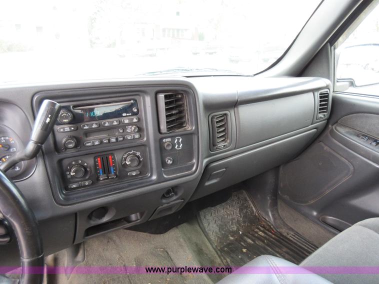 image for item I6321 2003 Chevrolet Silverado 1500HD Crew Cab pickup truck