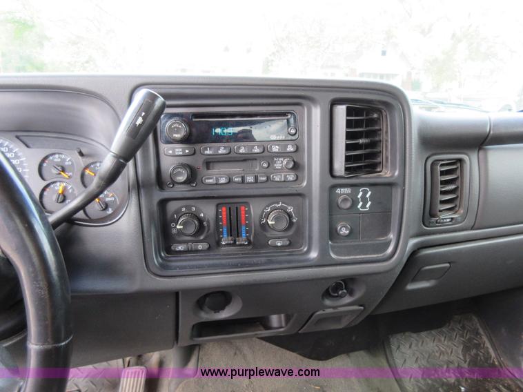 image for item I6321 2003 Chevrolet Silverado 1500HD Crew Cab pickup truck