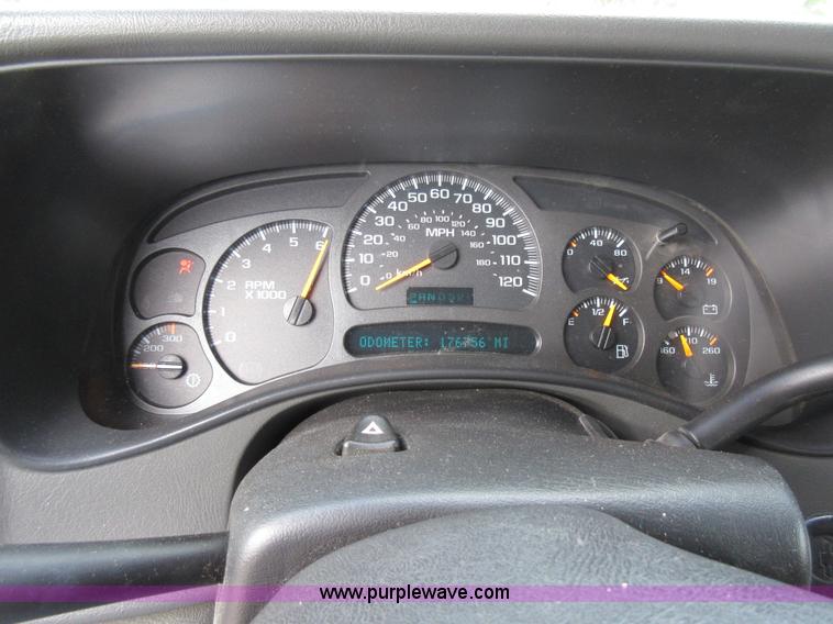 image for item I6321 2003 Chevrolet Silverado 1500HD Crew Cab pickup truck