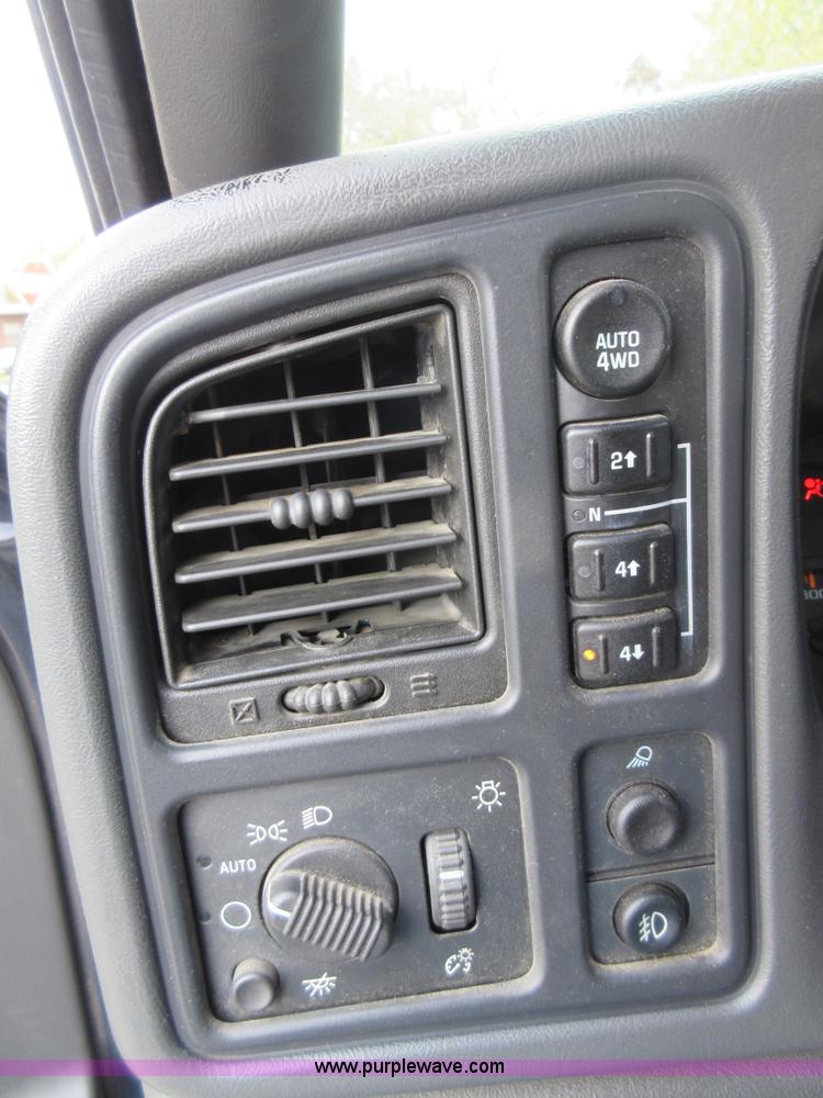 image for item I6321 2003 Chevrolet Silverado 1500HD Crew Cab pickup truck