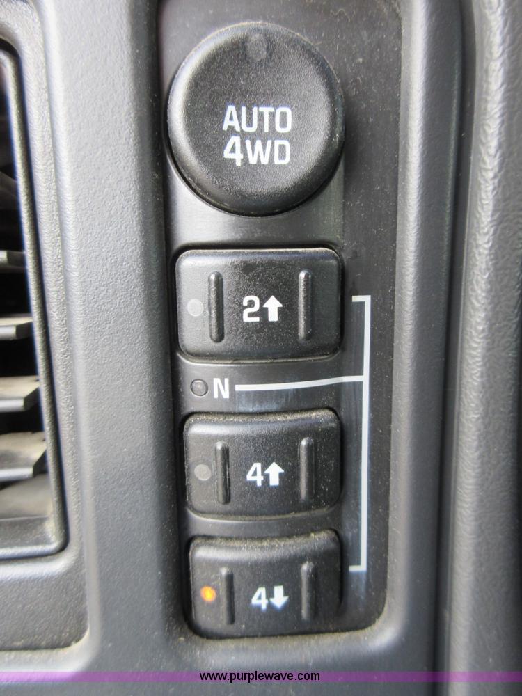 image for item I6321 2003 Chevrolet Silverado 1500HD Crew Cab pickup truck