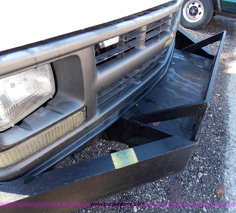 image for item J2691 1994 Chevrolet Cheyenne 3500 utility truck