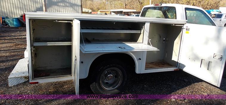 image for item J2691 1994 Chevrolet Cheyenne 3500 utility truck