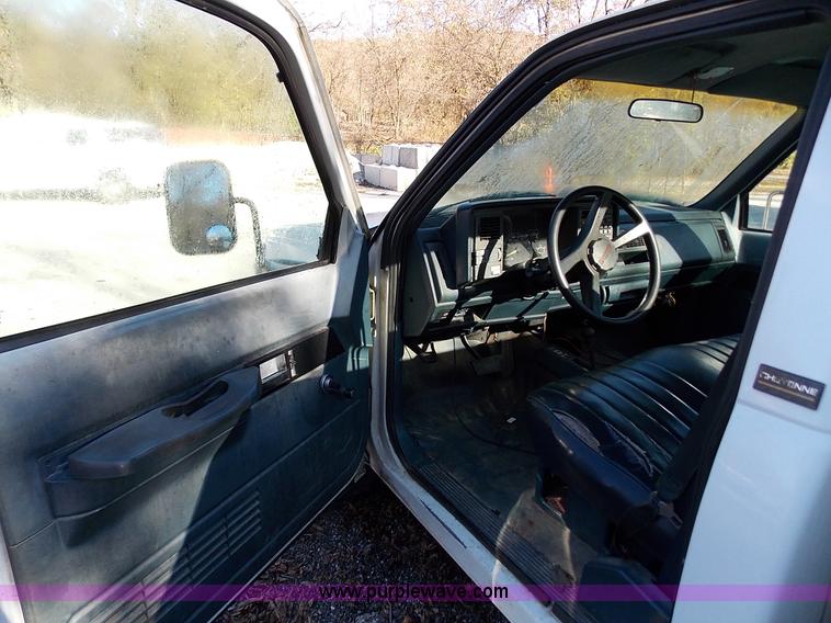 image for item J2691 1994 Chevrolet Cheyenne 3500 utility truck