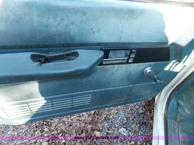 image for item J2691 1994 Chevrolet Cheyenne 3500 utility truck