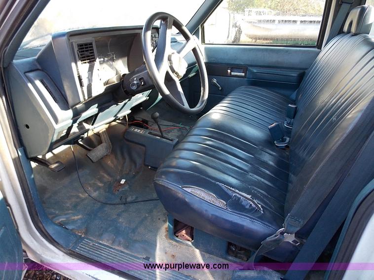 image for item J2691 1994 Chevrolet Cheyenne 3500 utility truck
